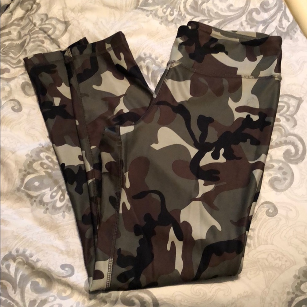Awesome Camo Work Out Pants by gap fit